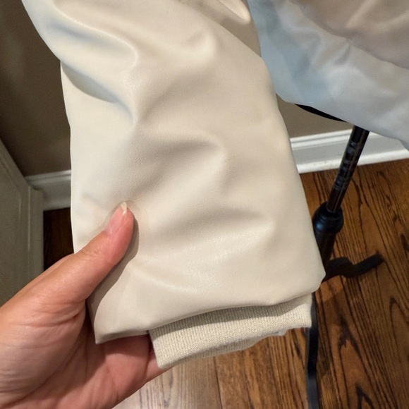 Women’s ZARA Faux leather cream puffer coat- Size XS - Picture 7 of 15